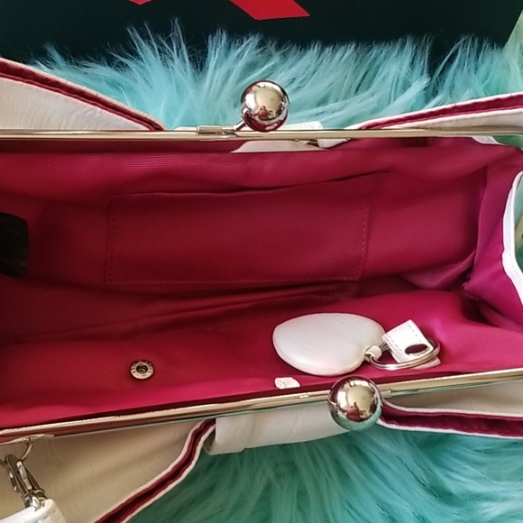 Jessica Simpson Clutch - Picture 3 of 6